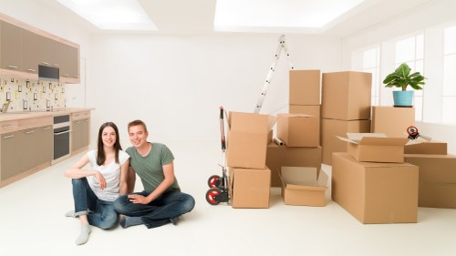 Practical moving solution with van assistance in Hatchend